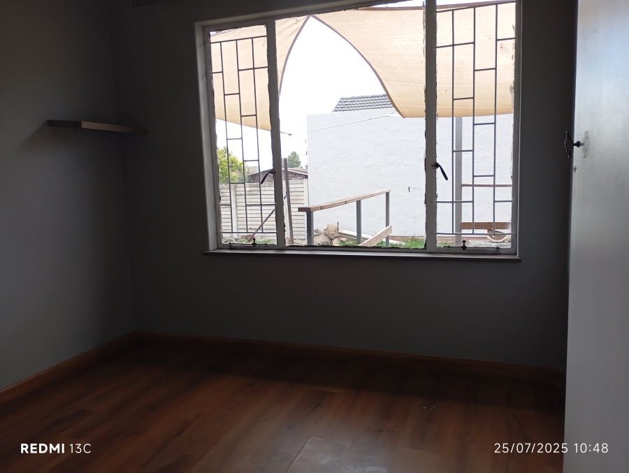 To Let 3 Bedroom Property for Rent in Rhodesfield Gauteng