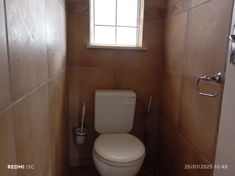 To Let 3 Bedroom Property for Rent in Rhodesfield Gauteng