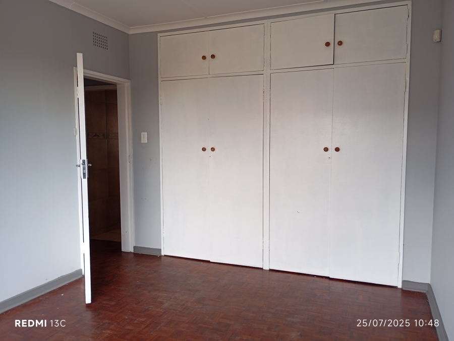 To Let 3 Bedroom Property for Rent in Rhodesfield Gauteng