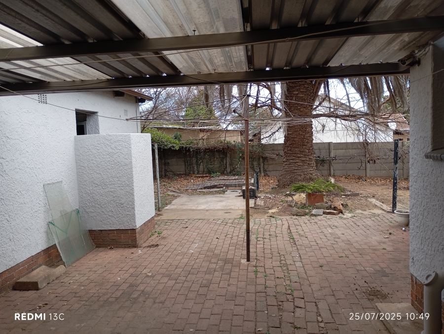 To Let 3 Bedroom Property for Rent in Rhodesfield Gauteng