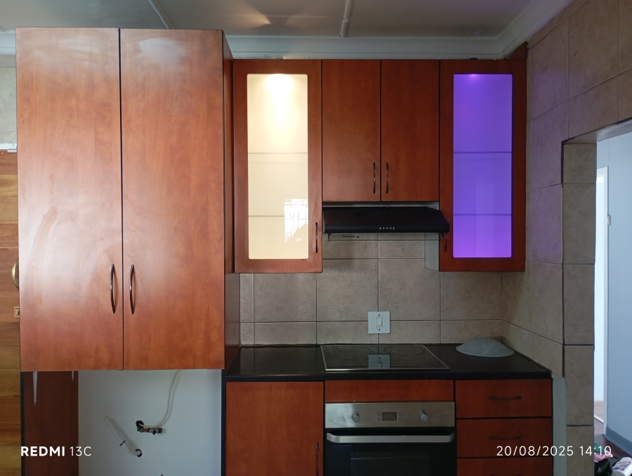 To Let 3 Bedroom Property for Rent in Rhodesfield Gauteng