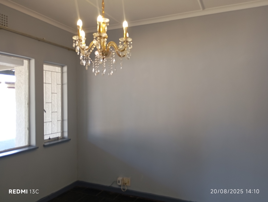 To Let 3 Bedroom Property for Rent in Rhodesfield Gauteng
