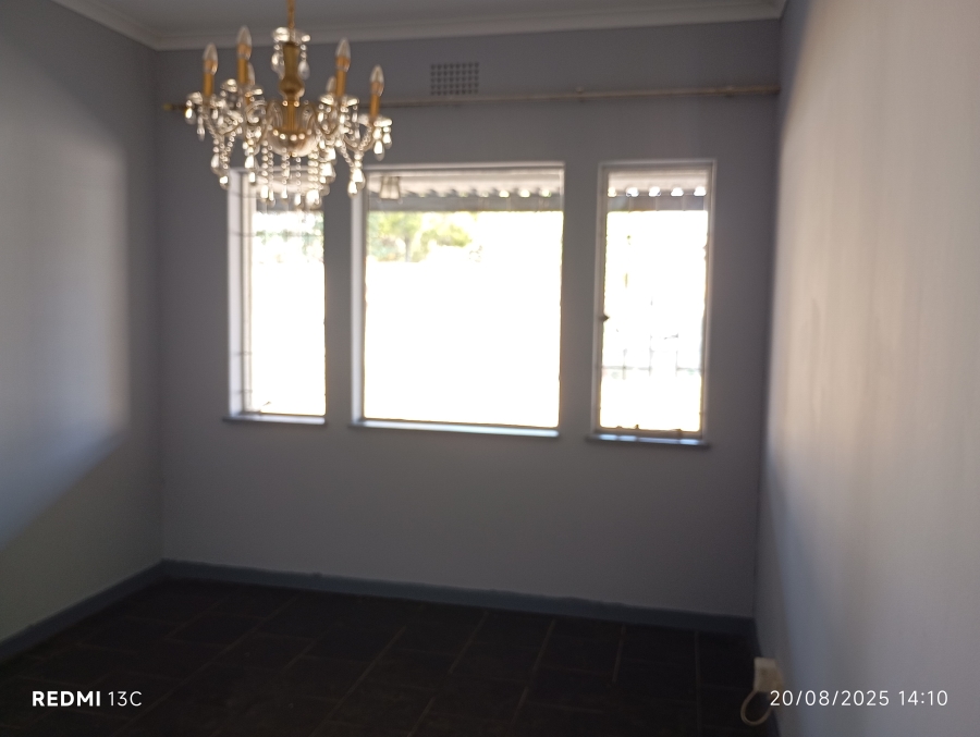To Let 3 Bedroom Property for Rent in Rhodesfield Gauteng