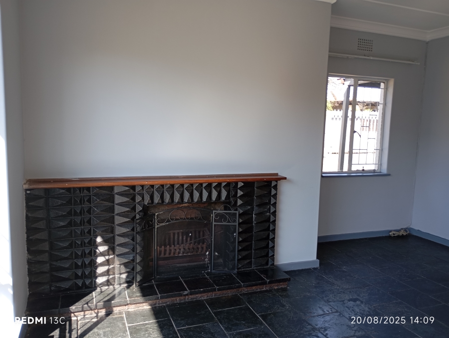 To Let 3 Bedroom Property for Rent in Rhodesfield Gauteng