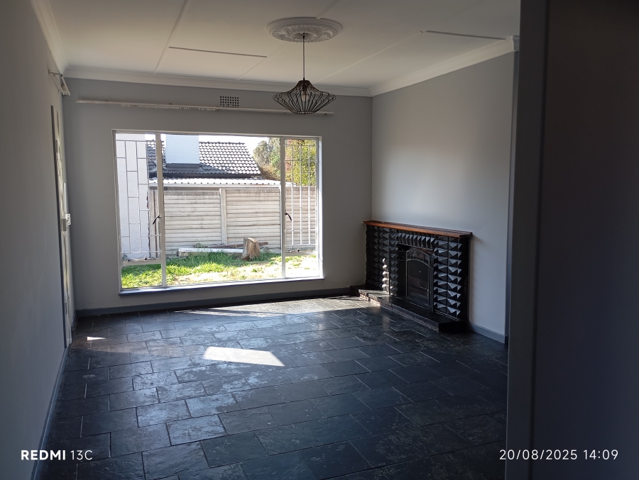 To Let 3 Bedroom Property for Rent in Rhodesfield Gauteng