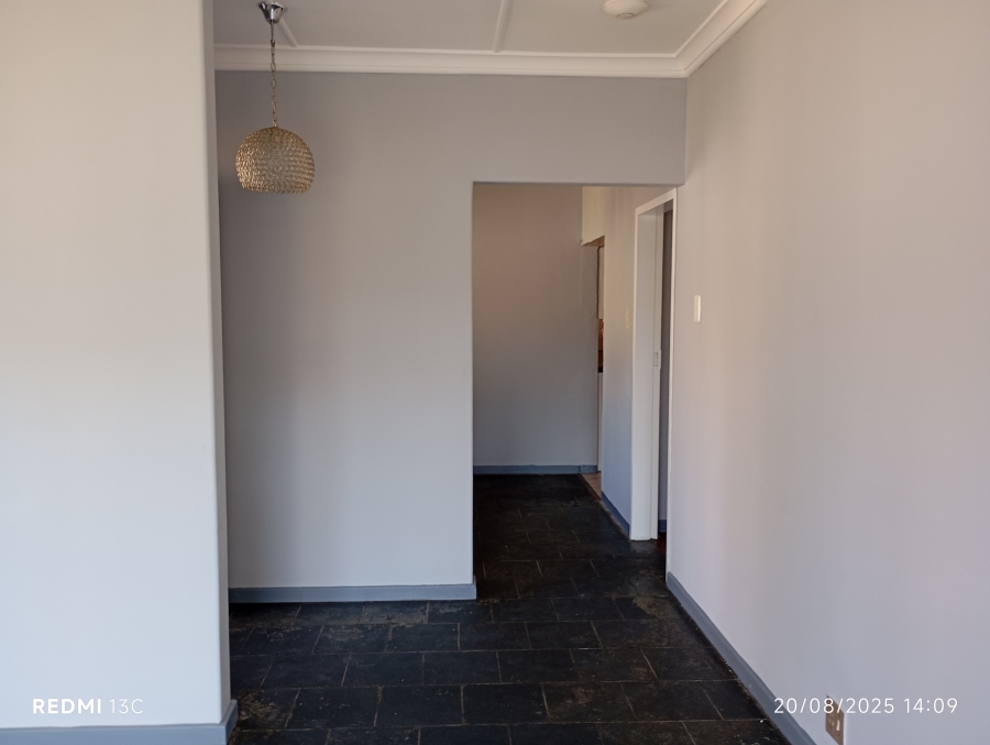 To Let 3 Bedroom Property for Rent in Rhodesfield Gauteng