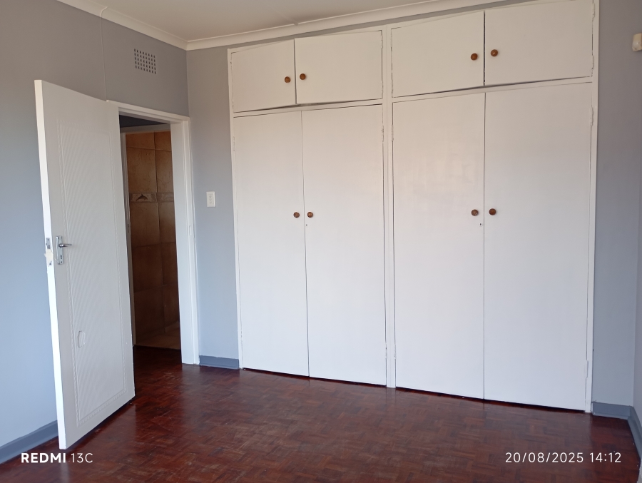 To Let 3 Bedroom Property for Rent in Rhodesfield Gauteng