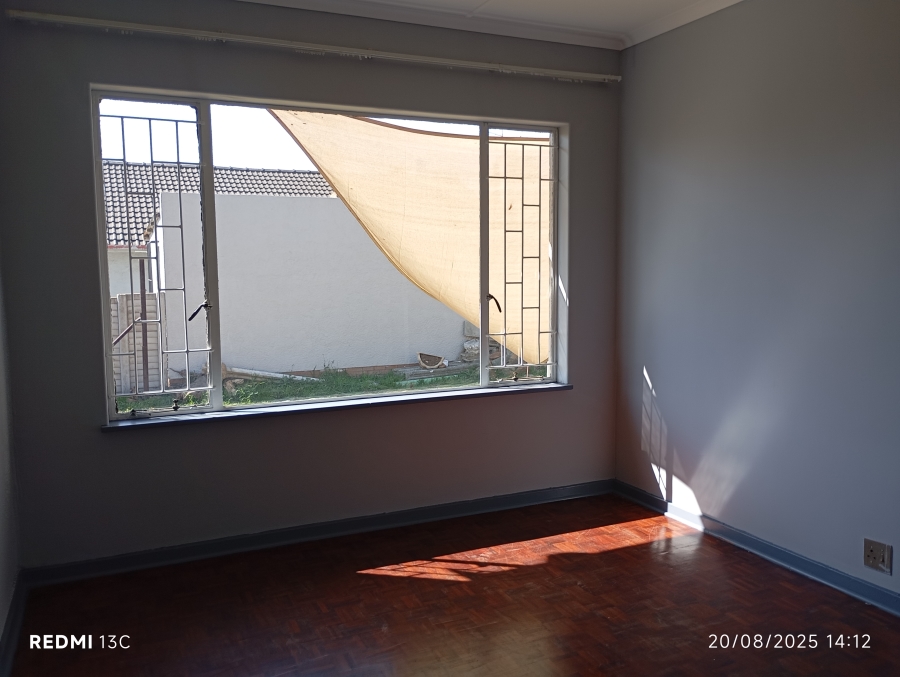 To Let 3 Bedroom Property for Rent in Rhodesfield Gauteng