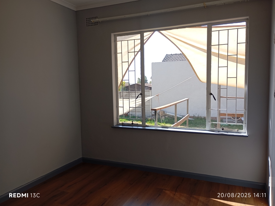 To Let 3 Bedroom Property for Rent in Rhodesfield Gauteng