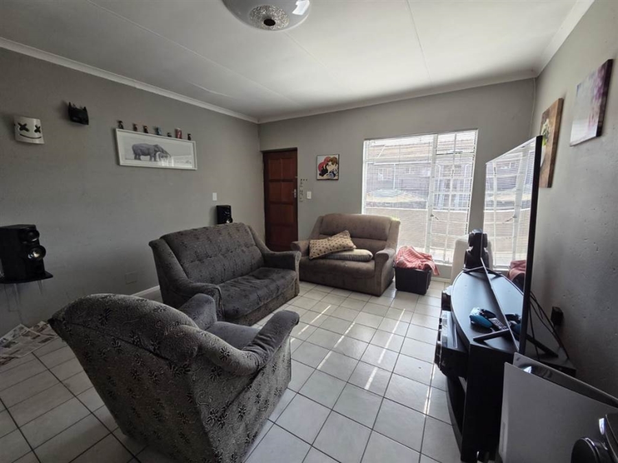 2 Bedroom Property for Sale in Brackendowns Gauteng