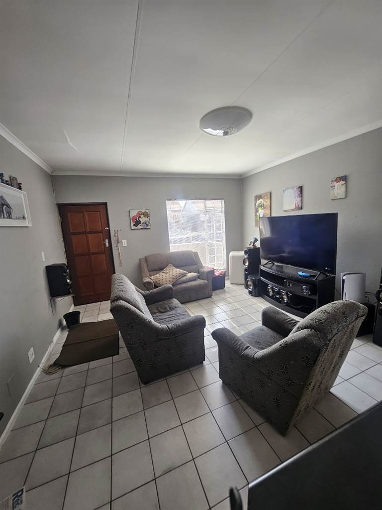 2 Bedroom Property for Sale in Brackendowns Gauteng