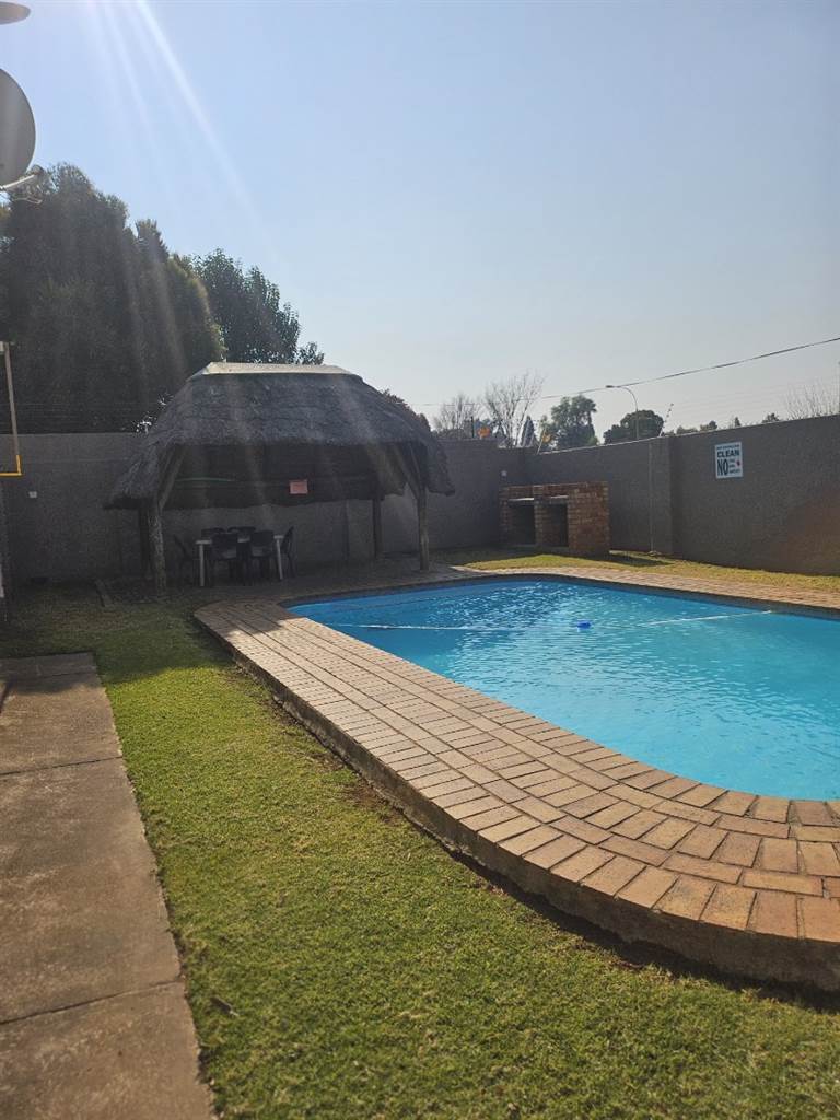 2 Bedroom Property for Sale in Brackendowns Gauteng