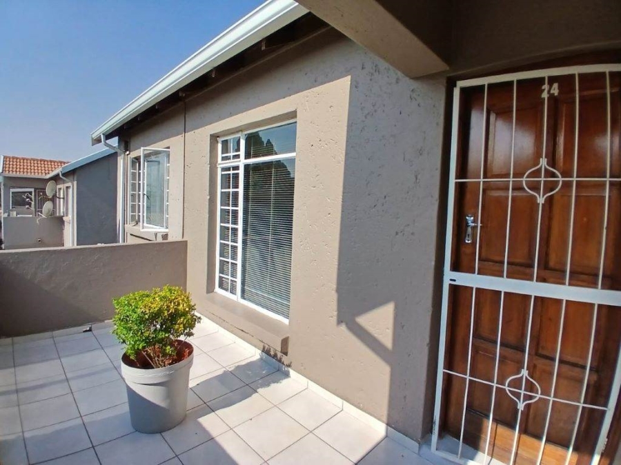 2 Bedroom Property for Sale in Brackendowns Gauteng