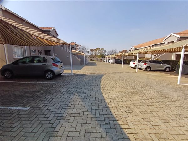 2 Bedroom Property for Sale in Brackendowns Gauteng