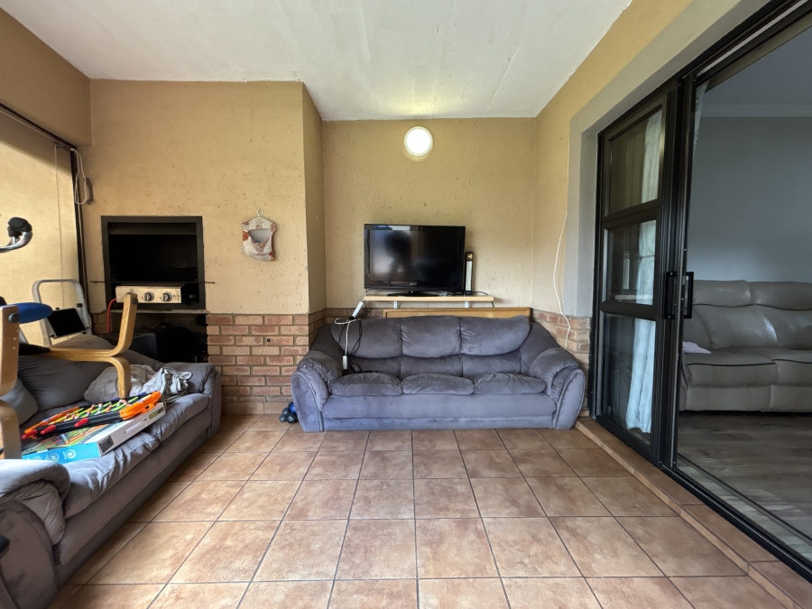 3 Bedroom Property for Sale in Ravenswood Gauteng