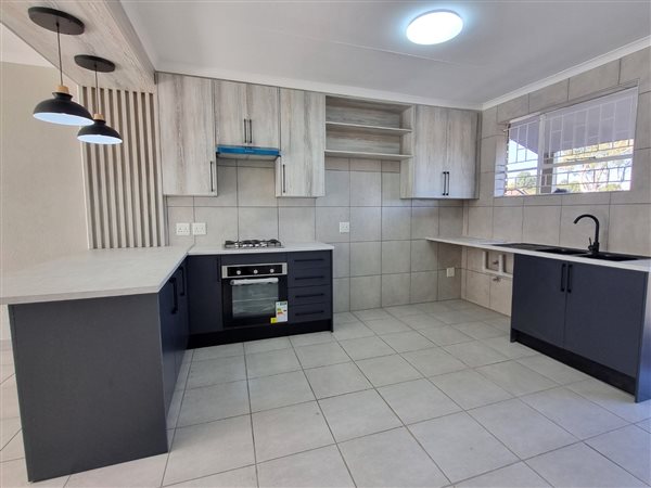2 Bedroom Property for Sale in Brackendowns Gauteng