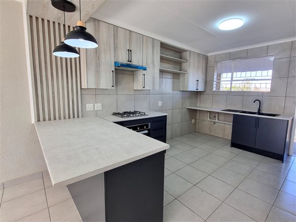 2 Bedroom Property for Sale in Brackendowns Gauteng