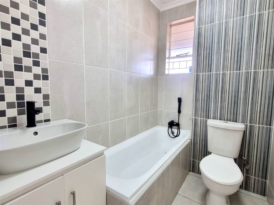 2 Bedroom Property for Sale in Brackendowns Gauteng