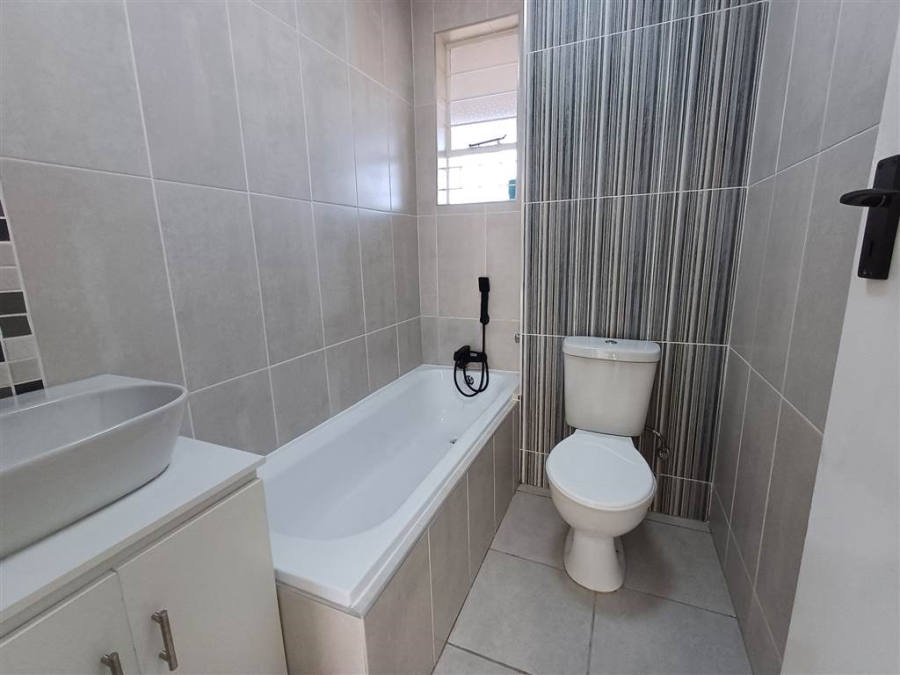 2 Bedroom Property for Sale in Brackendowns Gauteng