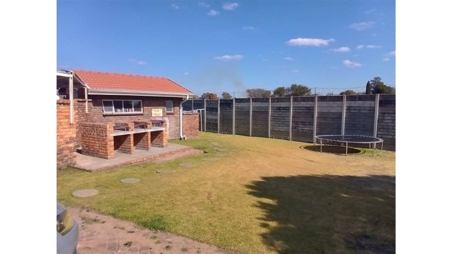 2 Bedroom Property for Sale in Brackendowns Gauteng