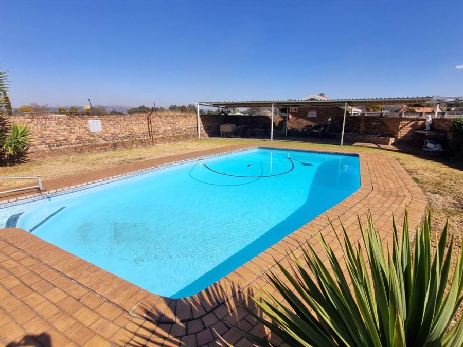 2 Bedroom Property for Sale in Brackendowns Gauteng