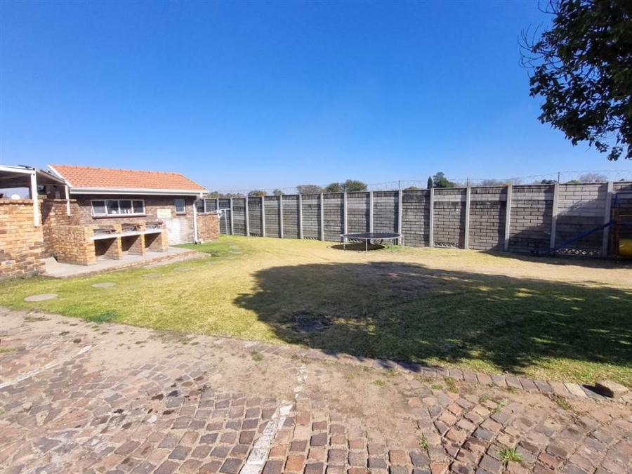 2 Bedroom Property for Sale in Brackendowns Gauteng
