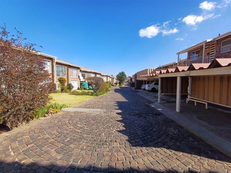 2 Bedroom Property for Sale in Brackendowns Gauteng