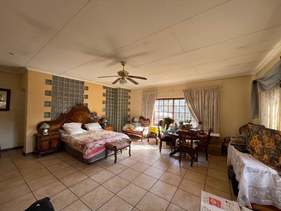 8 Bedroom Property for Sale in Colbyn Gauteng