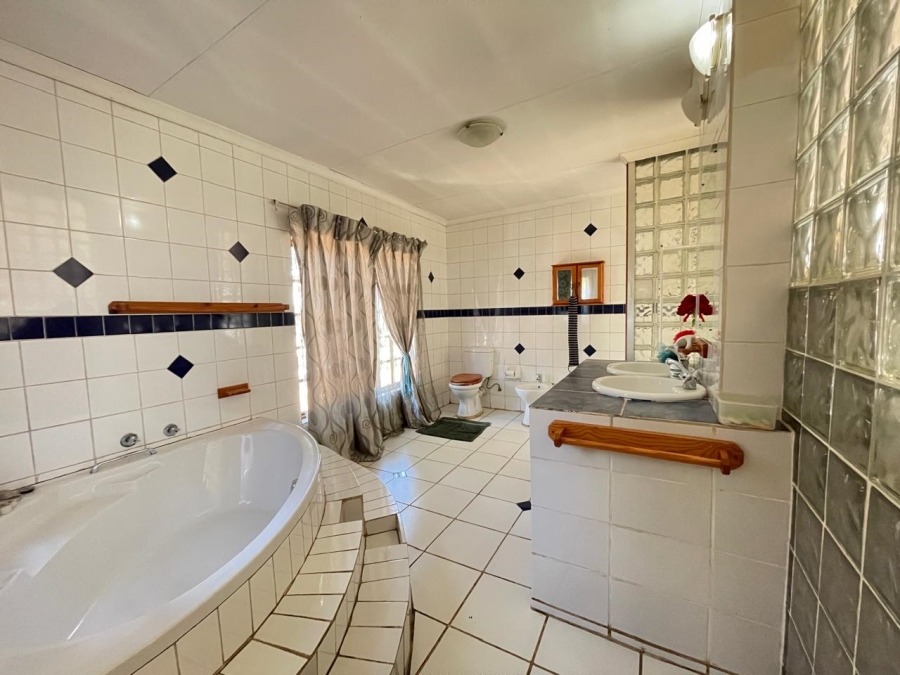 8 Bedroom Property for Sale in Colbyn Gauteng