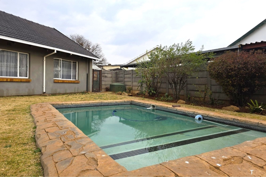 3 Bedroom Property for Sale in Bonaero Park Gauteng