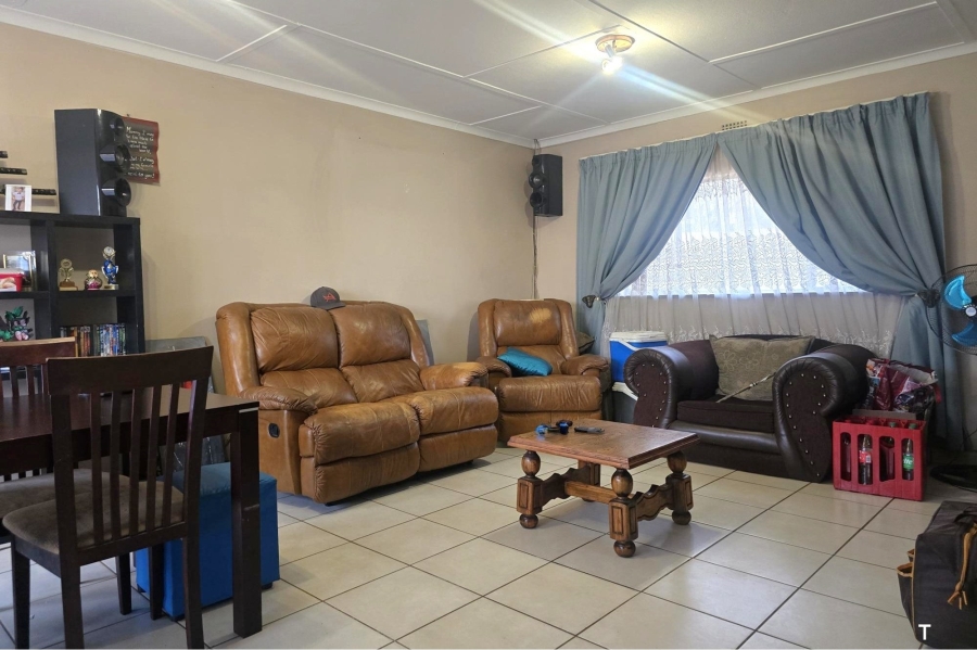 3 Bedroom Property for Sale in Bonaero Park Gauteng