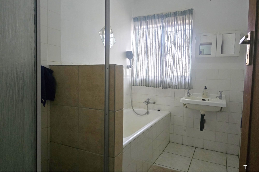3 Bedroom Property for Sale in Bonaero Park Gauteng
