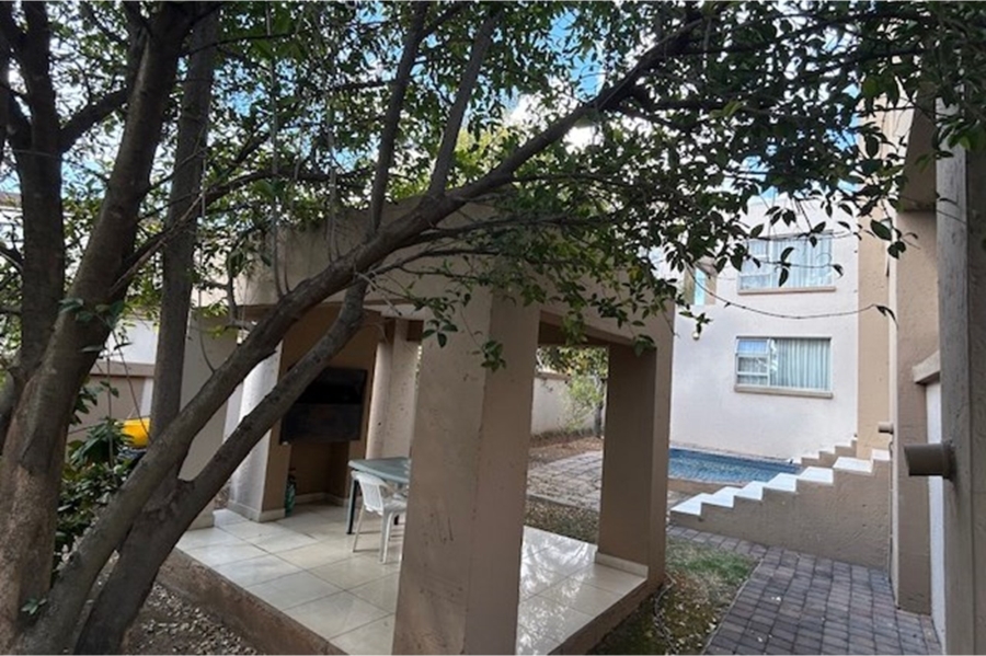 5 Bedroom Property for Sale in Savannah Hills Estate Gauteng