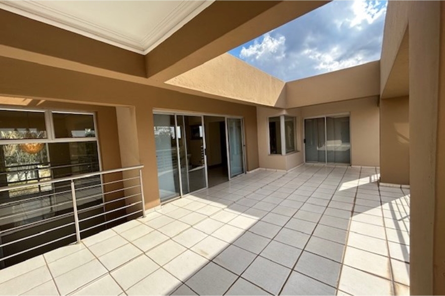 5 Bedroom Property for Sale in Savannah Hills Estate Gauteng