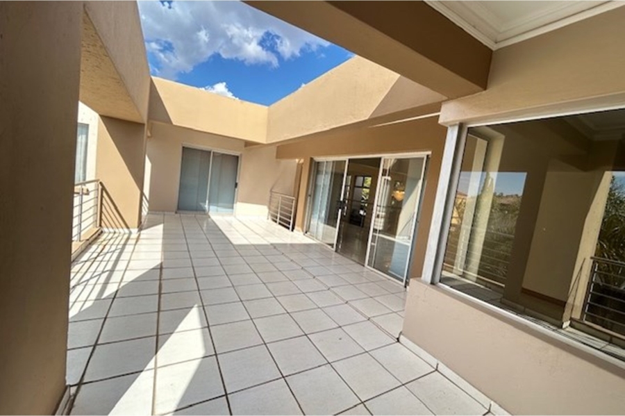 5 Bedroom Property for Sale in Savannah Hills Estate Gauteng
