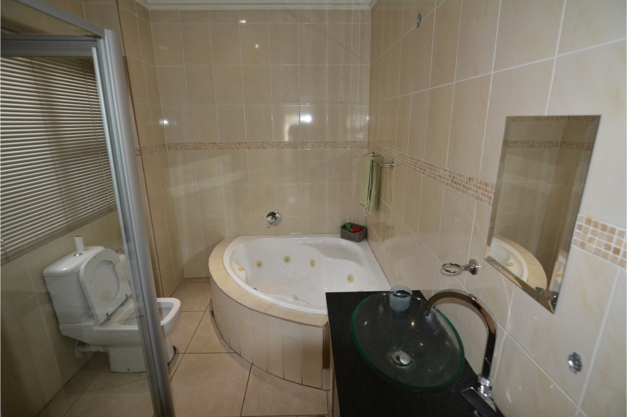 5 Bedroom Property for Sale in Savannah Hills Estate Gauteng