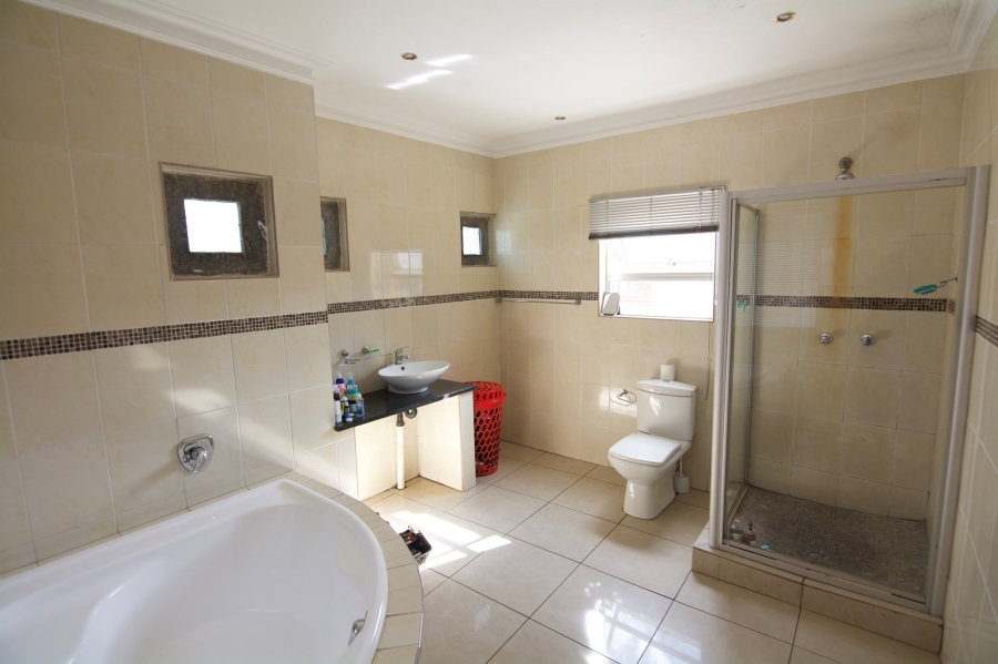 5 Bedroom Property for Sale in Savannah Hills Estate Gauteng