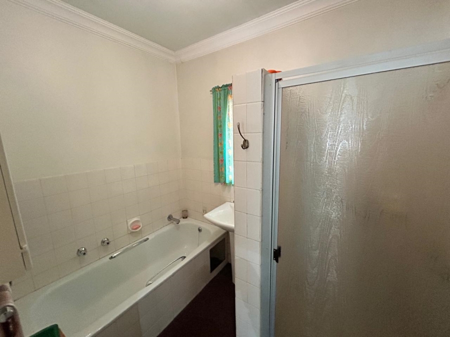 3 Bedroom Property for Sale in Eldoraigne Gauteng