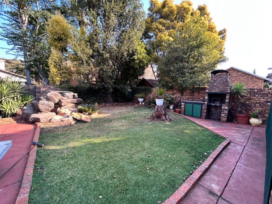 3 Bedroom Property for Sale in Eldoraigne Gauteng