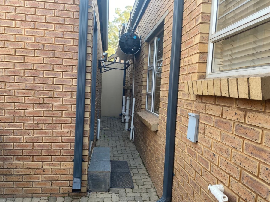 3 Bedroom Property for Sale in Glen Marais Gauteng