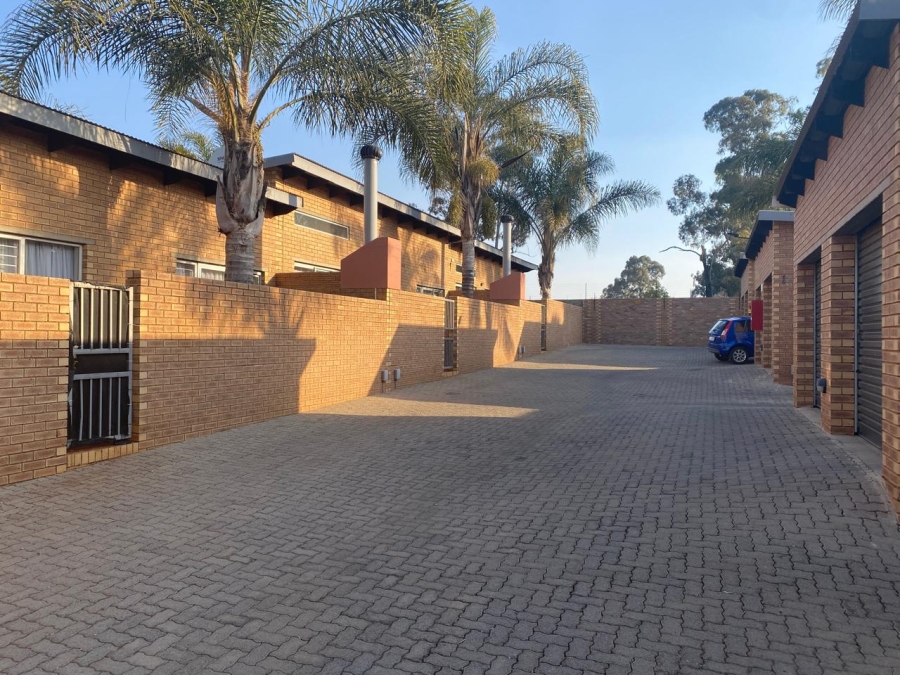 3 Bedroom Property for Sale in Glen Marais Gauteng