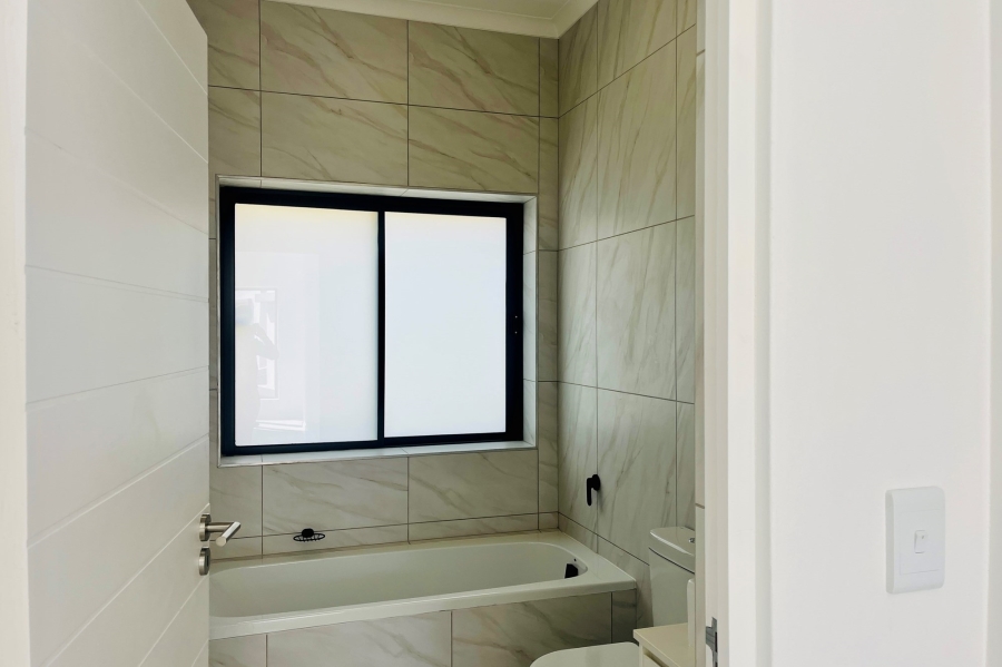 To Let 3 Bedroom Property for Rent in Fourways Gauteng