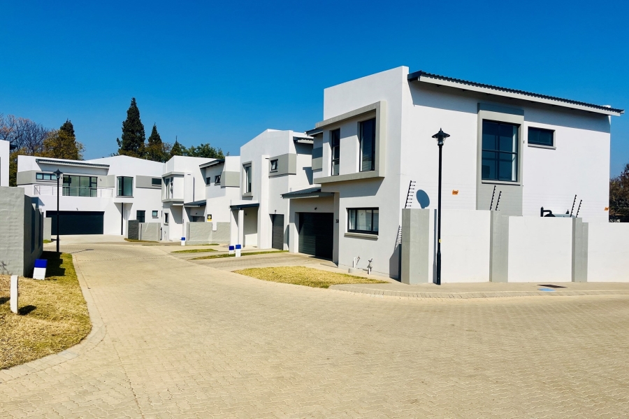 To Let 3 Bedroom Property for Rent in Fourways Gauteng