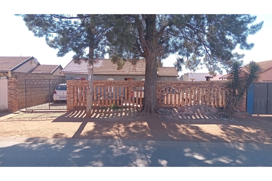 2 Bedroom Property for Sale in Protea Glen Gauteng