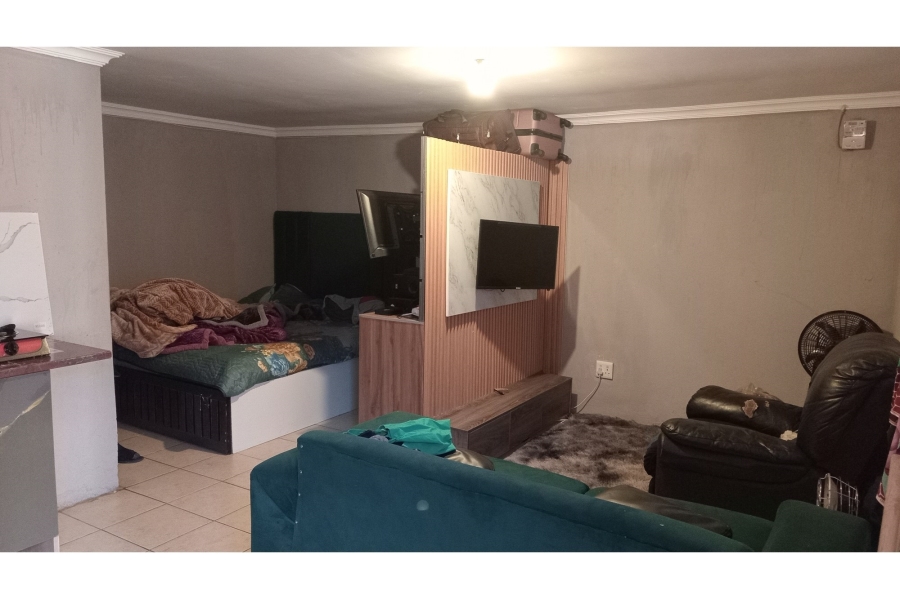 2 Bedroom Property for Sale in Protea Glen Gauteng