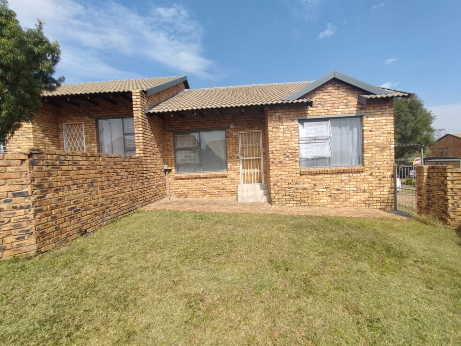 To Let 2 Bedroom Property for Rent in Arundo Estate Gauteng