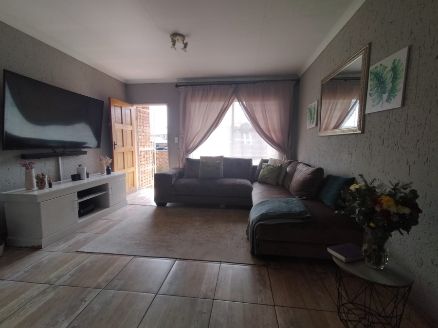 To Let 2 Bedroom Property for Rent in Arundo Estate Gauteng