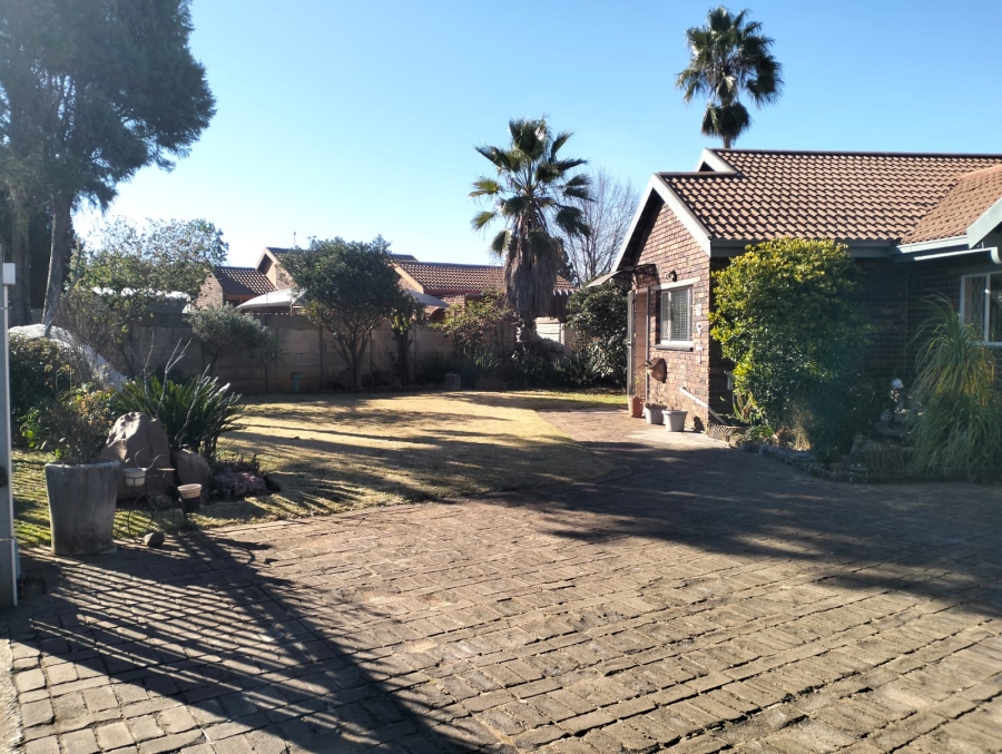 3 Bedroom Property for Sale in Bonanne Gauteng