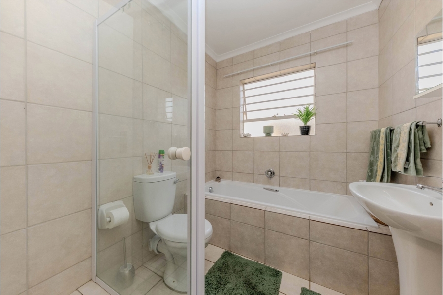 3 Bedroom Property for Sale in Wilgeheuwel Gauteng
