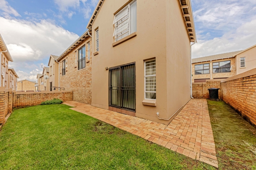 3 Bedroom Property for Sale in Wilgeheuwel Gauteng